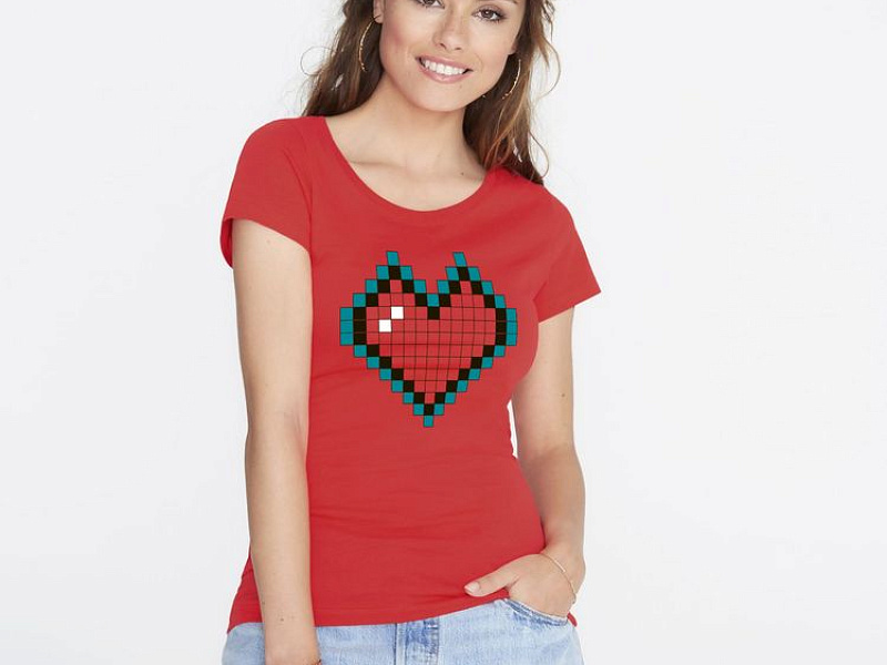 Футболка женская Pixel Heart, красная