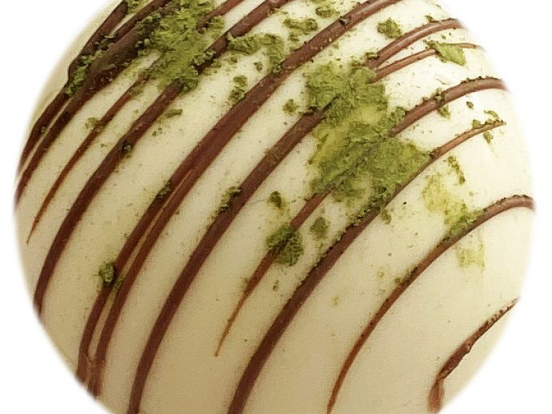 Шоколадная бомбочка «Матча латте»