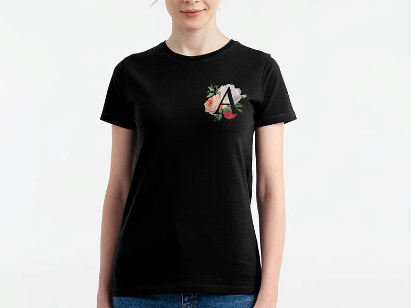 Футболка женская «Цветочная азбука: А», черная