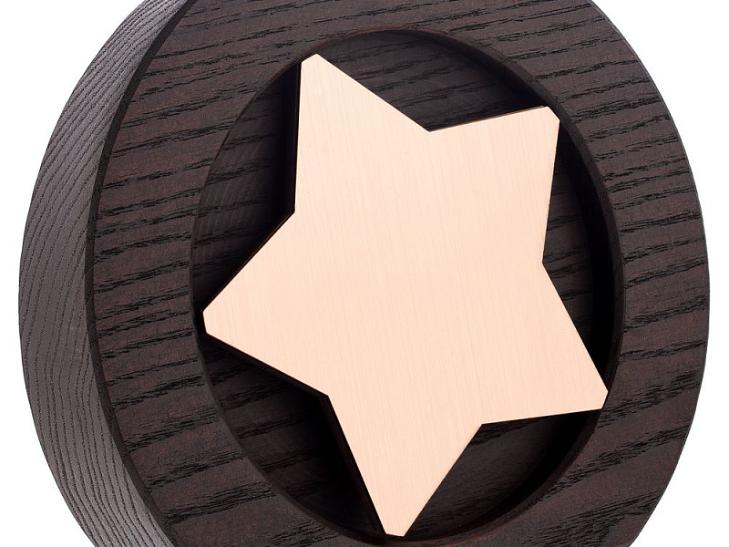 Стела Constanta Dark, с бронзовой звездой