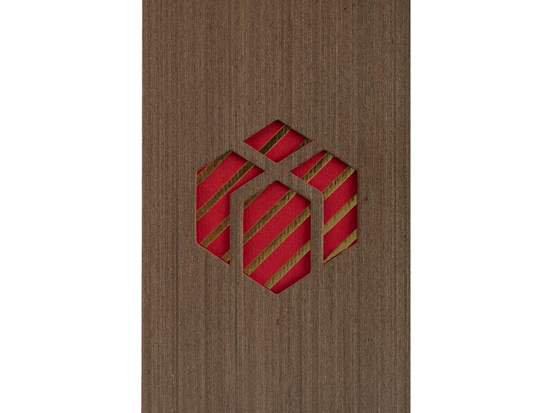 Открытка Season's Greetings, с изображением подарка