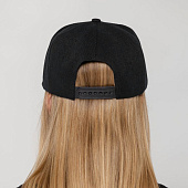 Бейсболка Snapback с прямым козырьком, черная