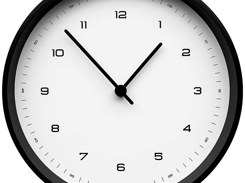 Часы настенные Flash, белые с черным