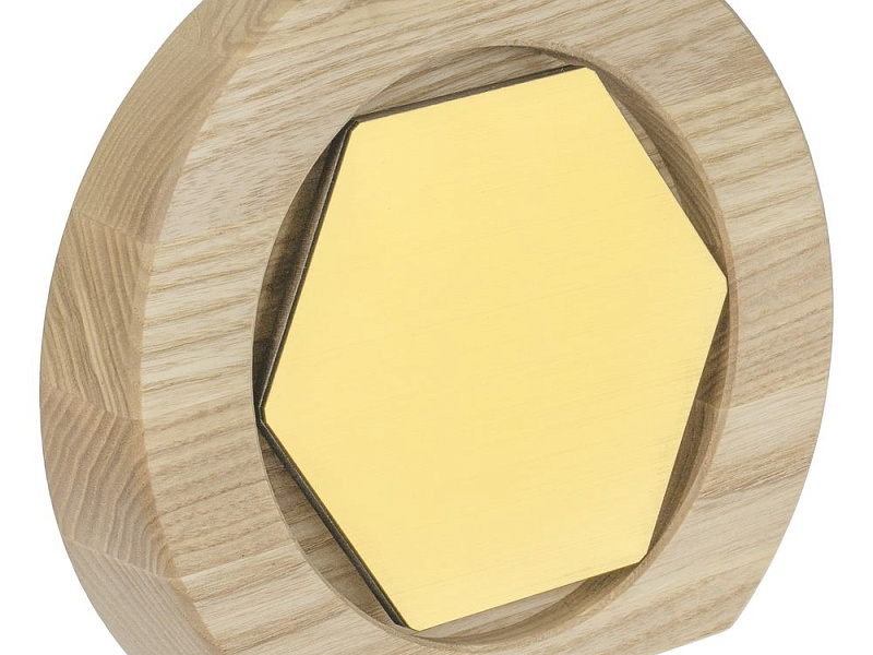 Стела Constanta Light, с золотистым шестигранником