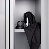 Охлаждающее полотенце Frio Mio в бутылке, черное