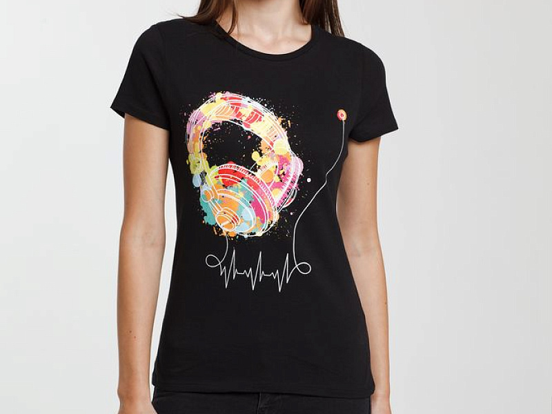 Футболка женская Feel The Beat, черная