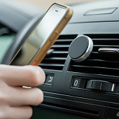 Магнитный держатель для смартфонов Cinch