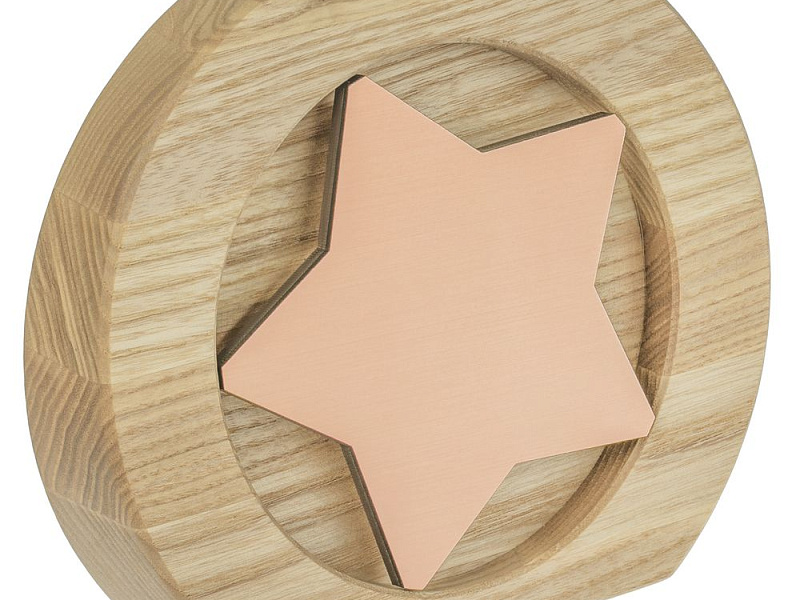 Стела Constanta Light, с бронзовой звездой