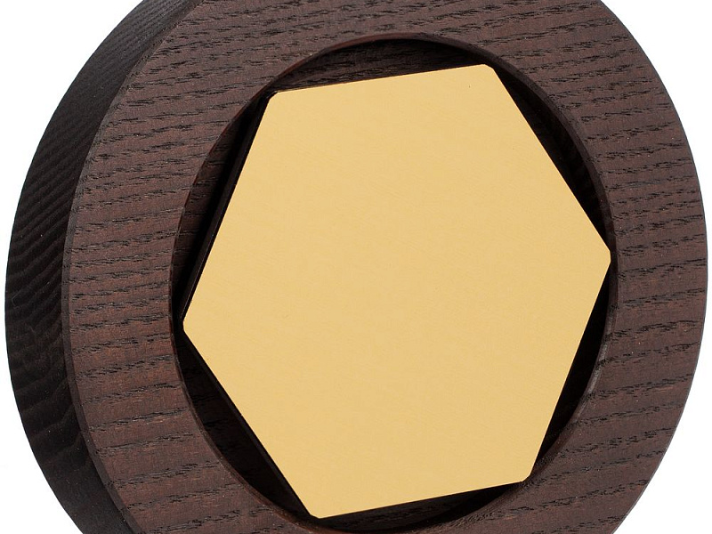 Стела Constanta Dark, с золотистым шестигранником