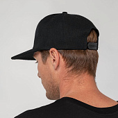 Бейсболка Snapback с прямым козырьком, черная