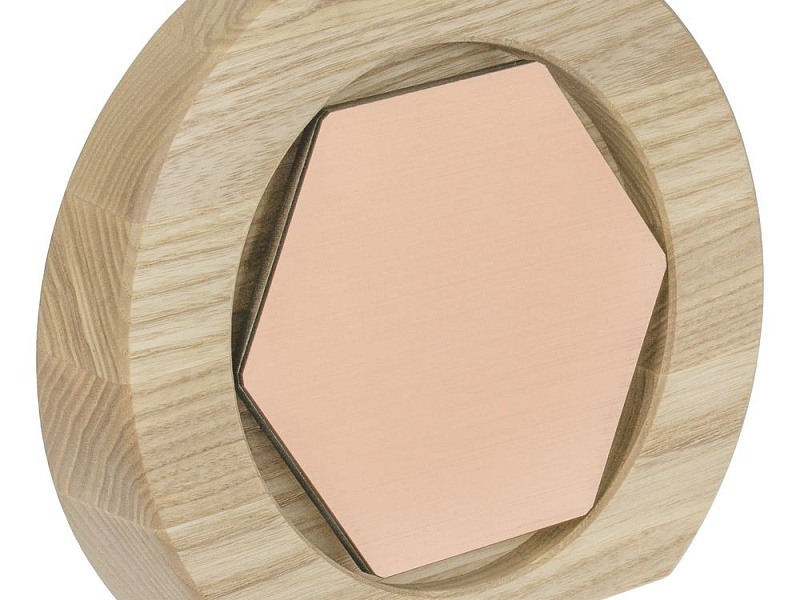 Стела Constanta Light, с бронзовым шестигранником