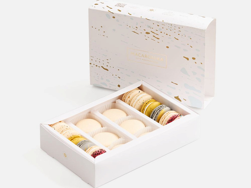 Набор из 18 пирожных макарон