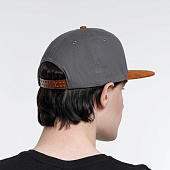 Бейсболка Foreside с прямым козырьком, серая с коричневым