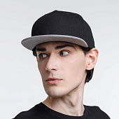 Бейсболка Foreside с прямым козырьком, черная с серым