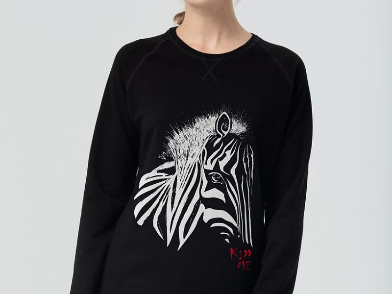 Толстовка женская «Арт-рокстар. Kiss Me», черная